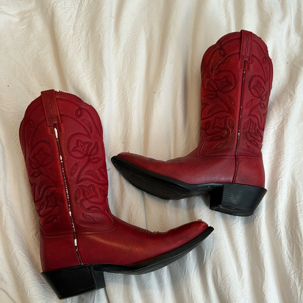 Red cowyboy boots